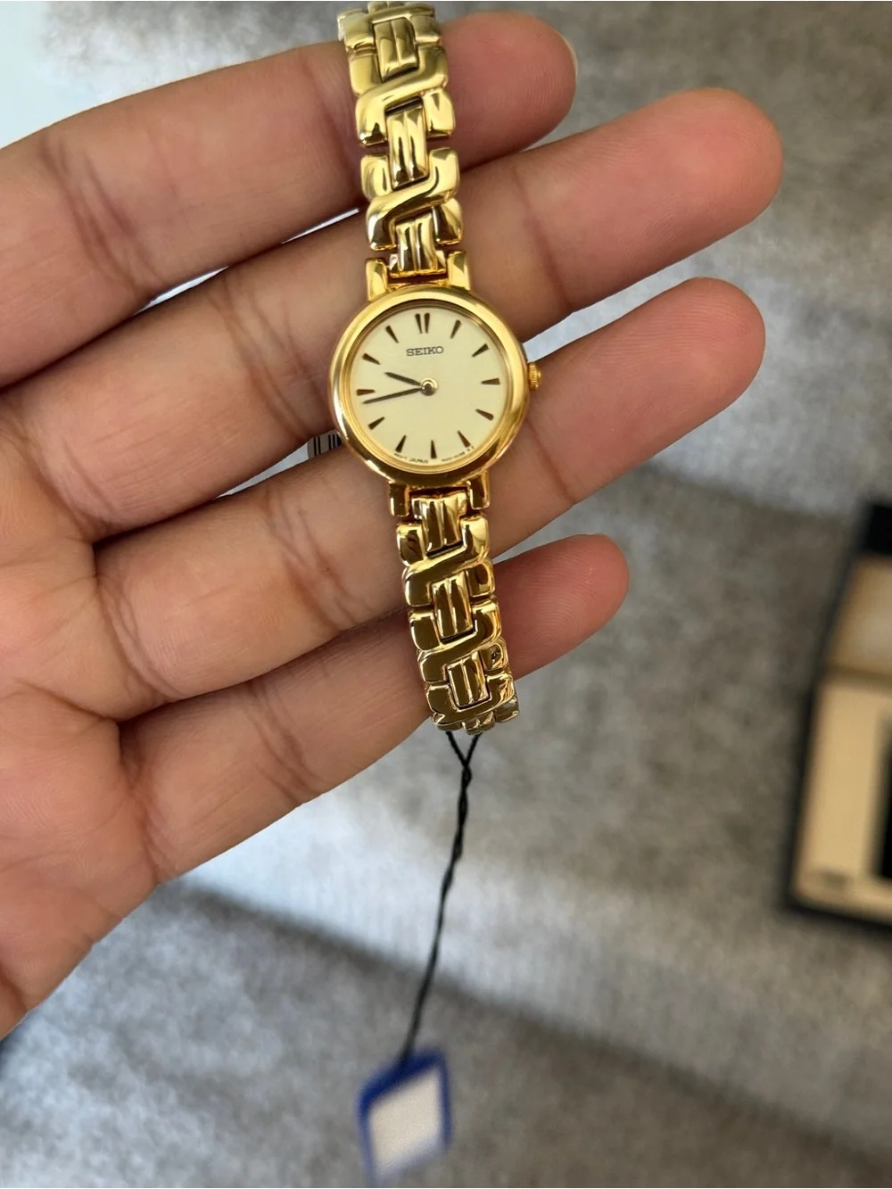 Seiko vintage 90s Women's Gold Link Bracelet Watch with Cream Dial new old stock